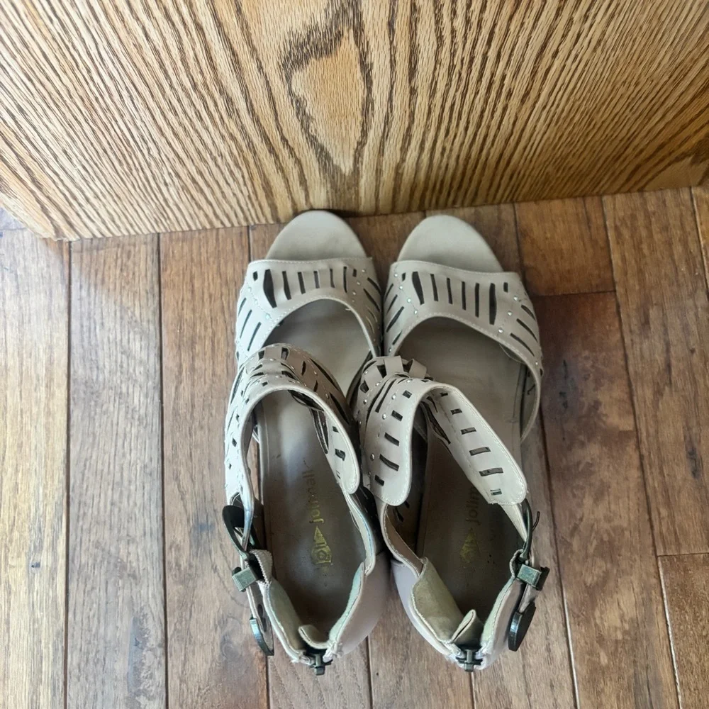 Women’s heels size 8 - Picture 3 of 8